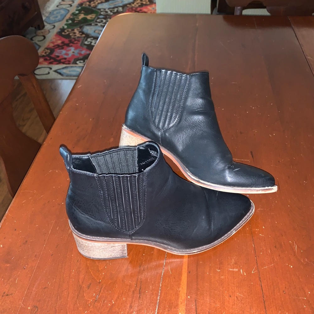 American Eagle booties